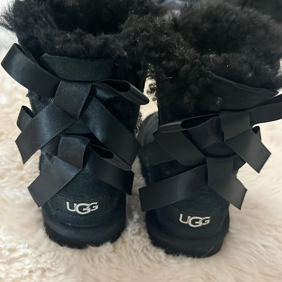 UGG Toddler Bailey Bow - Picture 2 of 5